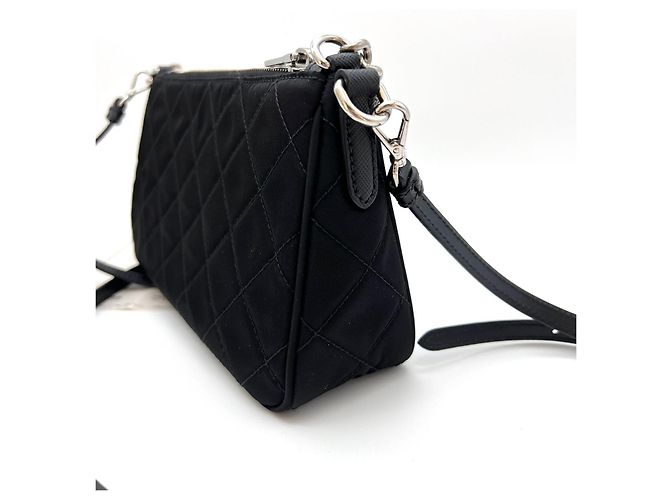 Prada Borsa a tracolla trapuntata in nylon con logo a triangolo e catena Nero - vista 9