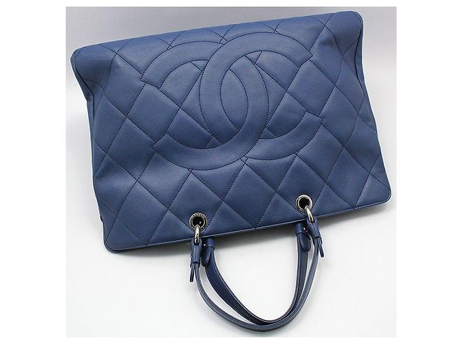 Chanel Bolsa de compras Timeless Shopper em caviar macio azul - vista 3