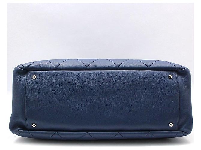 Chanel Bolsa de compras Timeless Shopper em caviar macio azul - vista 5