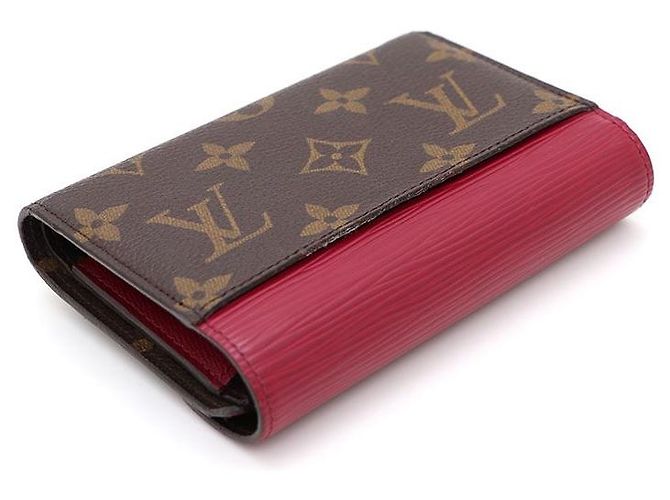 Louis Vuitton Cartera compacta Marilou en Monogram Épi Fuchsia Multicolor - vista 3