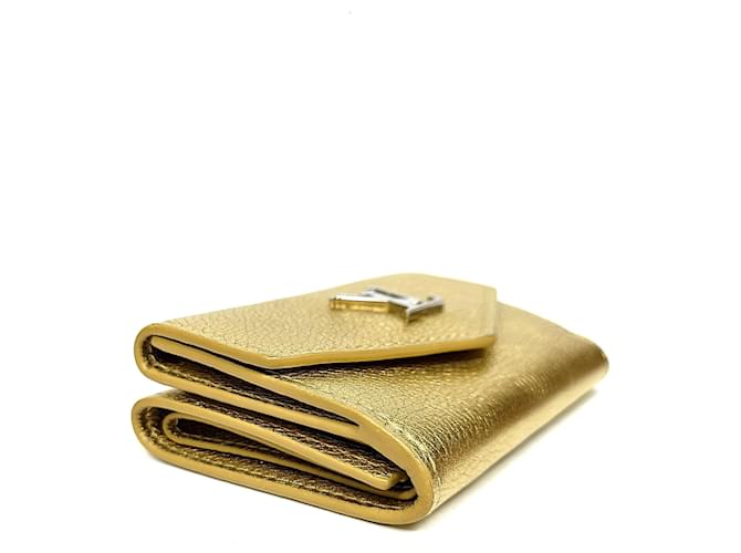 Louis Vuitton Cartera Compacta Lockmini Dorado - vista 4