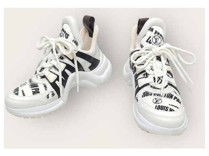 Louis Vuitton Sneakers Archlight in pelle bianca con scritte LV Bianco - vista 3