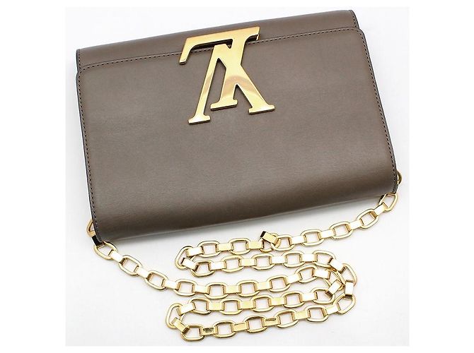 Louis Vuitton Borsa a tracolla Louise GM in pelle taupe con catena dorata - vista 3