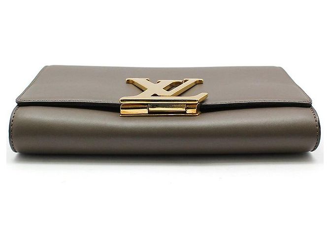 Louis Vuitton Borsa a tracolla Louise GM in pelle taupe con catena dorata - vista 5