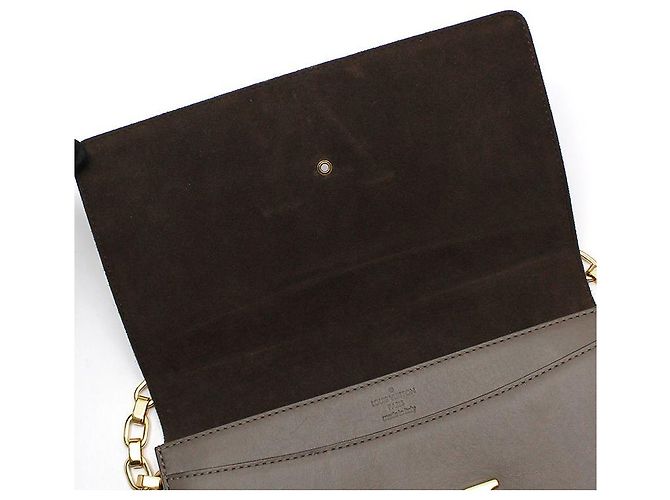 Louis Vuitton Borsa a tracolla Louise GM in pelle taupe con catena dorata - vista 8