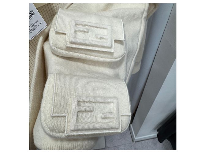 Fendi Neuer Rundhalsstrick mit Taschendetails Größe Weiß - Ansicht 3