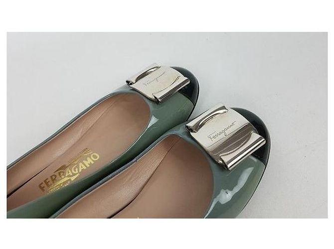 Salvatore Ferragamo Ferragamo Emaille-Flachschuhe Schwarz - Ansicht 4