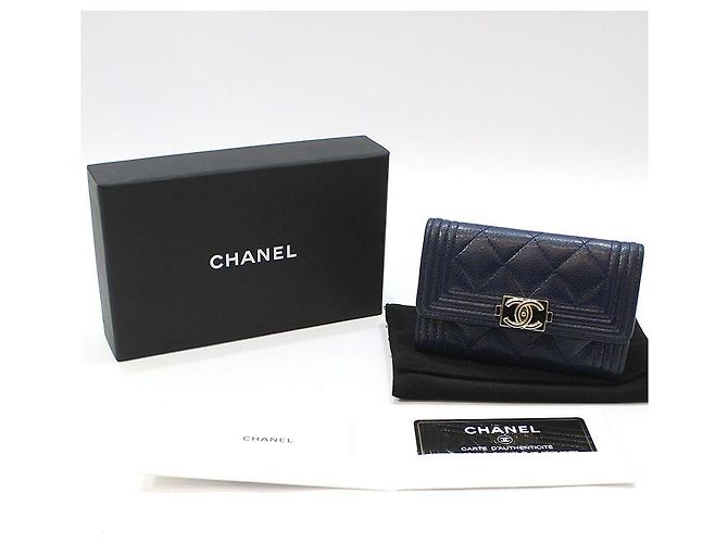 Chanel Tarjetero Boy Flap en Caviar Navy Azul - vista 2