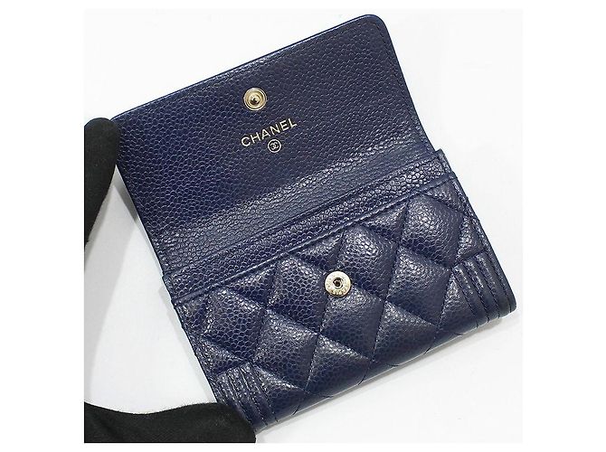 Chanel Tarjetero Boy Flap en Caviar Navy Azul - vista 6
