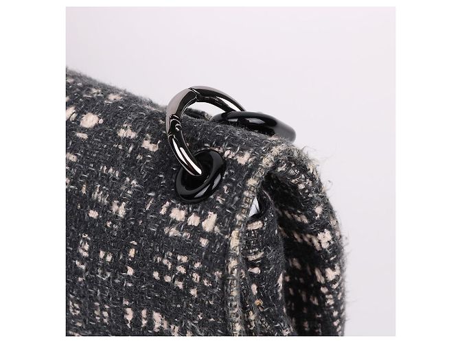 Prada Zweifarbige Tweed-Schultertasche mit Kette Braun - Ansicht 8