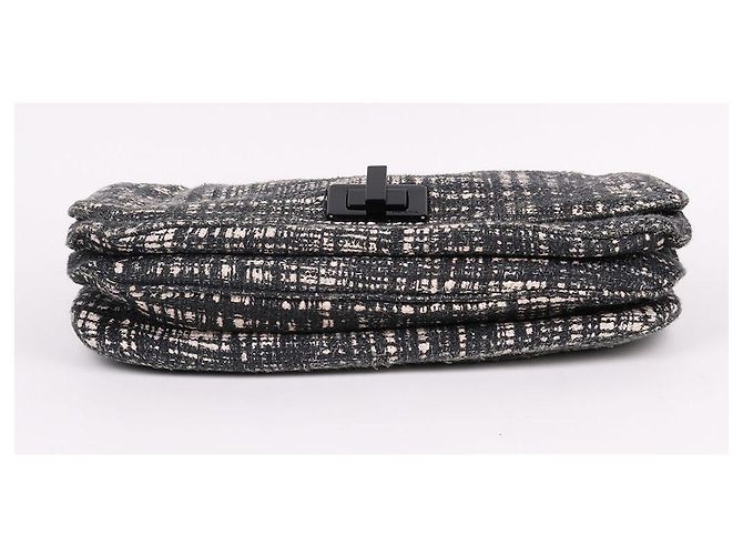 Prada Zweifarbige Tweed-Schultertasche mit Kette Braun - Ansicht 9