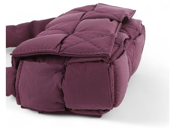 Bottega Veneta Borsa a tracolla mini Padded Tech Cassette Porpora - vista 5