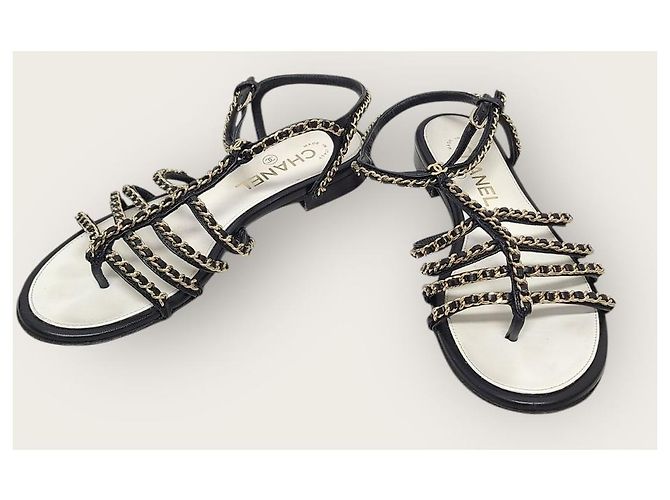 Chanel Sandalen mit CC-Logo, Goldkette und Schwarz - Ansicht 3