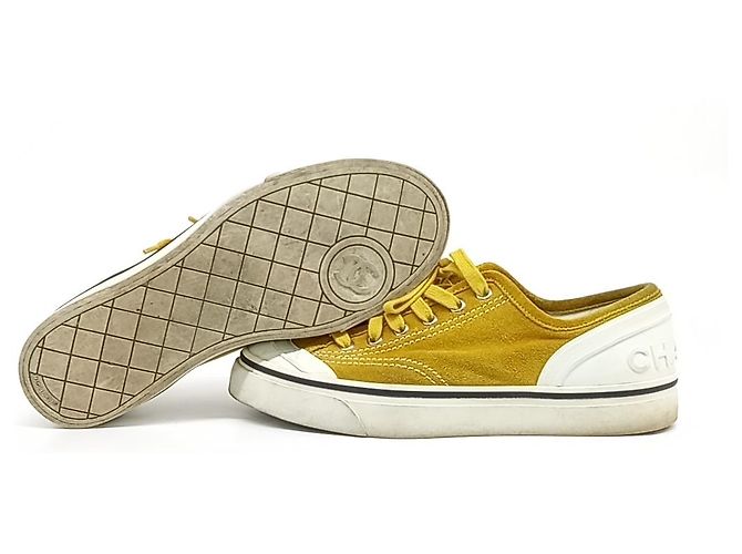 Chanel Wildleder-Sneaker Gelb - Ansicht 4