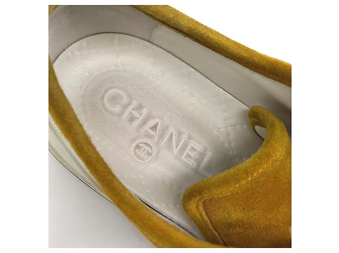 Chanel Wildleder-Sneaker Gelb - Ansicht 6