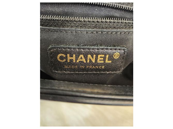 Chanel Boy Bag Large Lambskin Gold Tone Series Condition Nero - vista 15