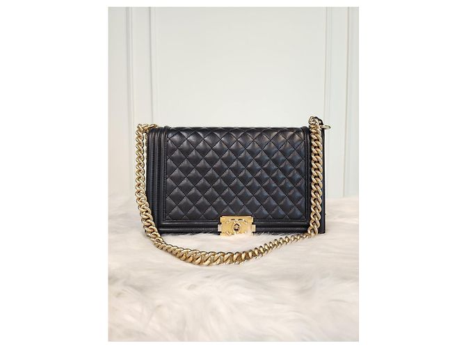 Chanel Boy Bag Large Lambskin Gold Tone Series Condition Nero - vista 2