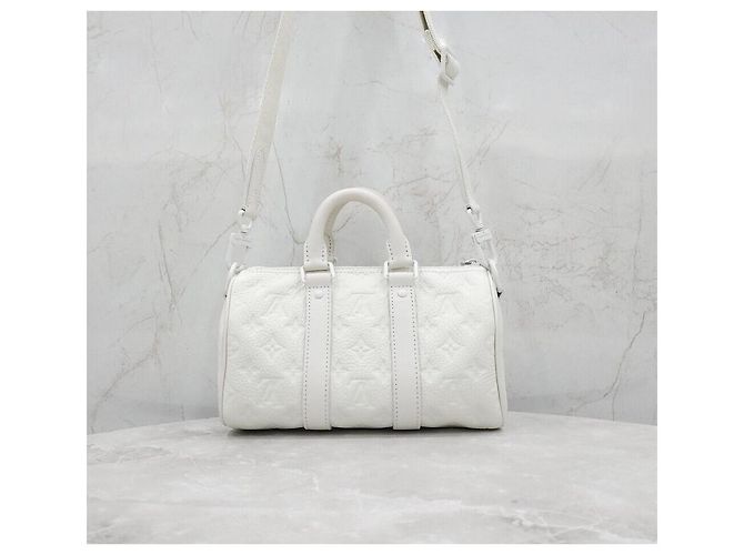 Louis Vuitton Nuovo LV Monogram Keepall Bandoulière White Taurillon Bianco - vista 3