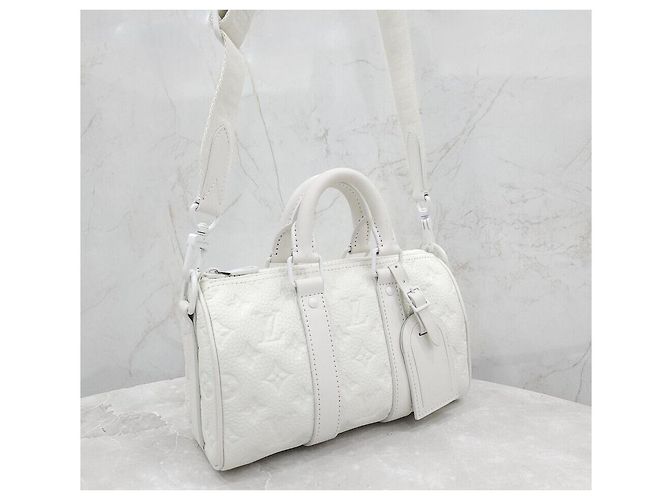 Louis Vuitton Nuovo LV Monogram Keepall Bandoulière White Taurillon Bianco - vista 4