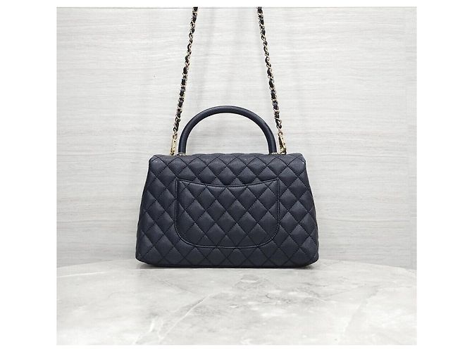 Chanel Borsa Tote a Spalla Coco Handle Medium Caviar Navy Gold Series Blu - vista 3