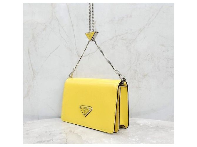 Prada Borsa a tracolla in pelle spazzolata gialla Giallo - vista 2