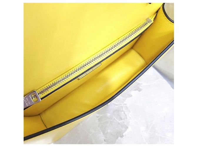 Prada Borsa a tracolla in pelle spazzolata gialla Giallo - vista 7