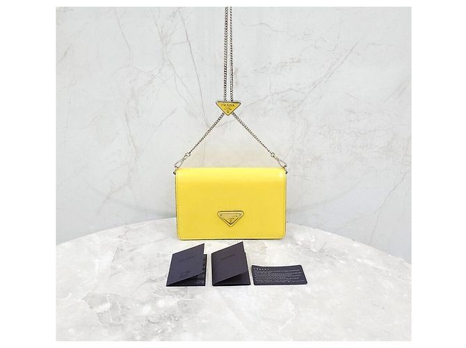 Prada Borsa a tracolla in pelle spazzolata gialla Giallo - vista 8