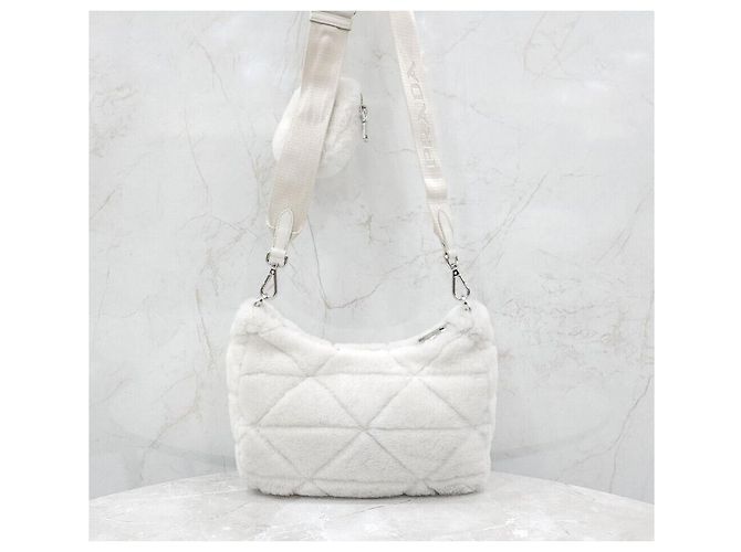 Prada Borsa a tracolla e crossbody in shearling bianco con logo triangle - vista 3