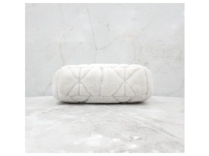 Prada Borsa a tracolla e crossbody in shearling bianco con logo triangle - vista 6