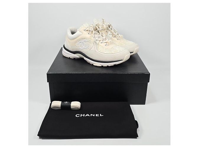 Chanel Sneaker in tweed con logo CC Multicolore - vista 2