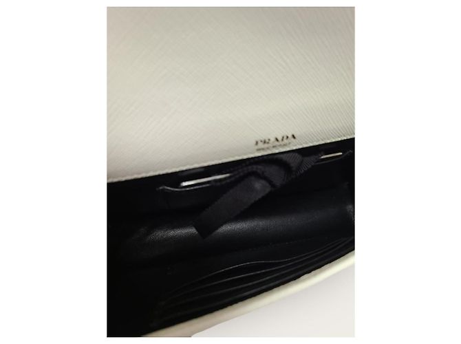 Prada Mini borsa a tracolla in Saffiano con logo in oro bianco - vista 5