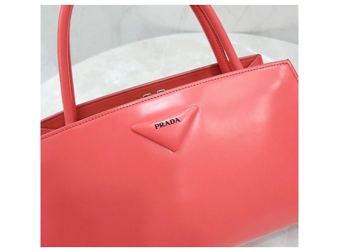 Prada Bolso tote de cuero cepillado con logotipo de triángulo rosa - vista 4