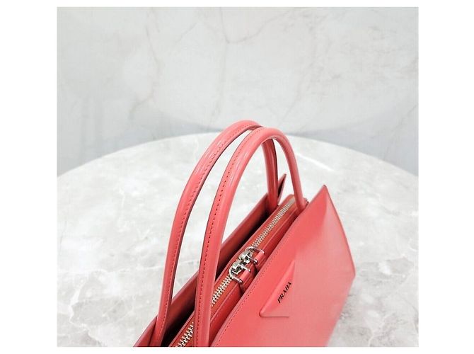 Prada Bolso tote de cuero cepillado con logotipo de triángulo rosa - vista 5