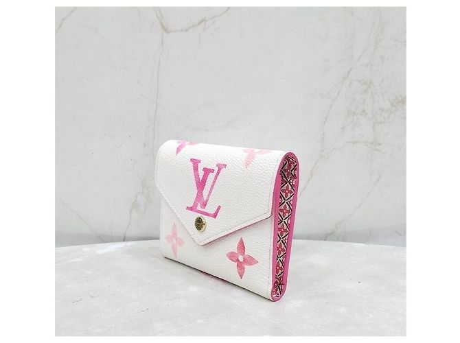 Louis Vuitton Cartera LV Giant Monogram Victorie Plata - vista 2