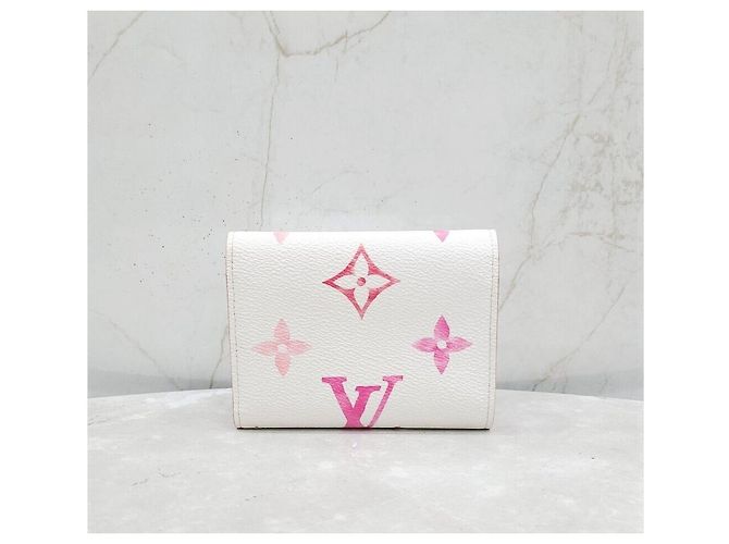 Louis Vuitton Cartera LV Giant Monogram Victorie Plata - vista 3