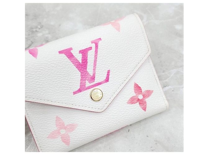 Louis Vuitton Cartera LV Giant Monogram Victorie Plata - vista 4