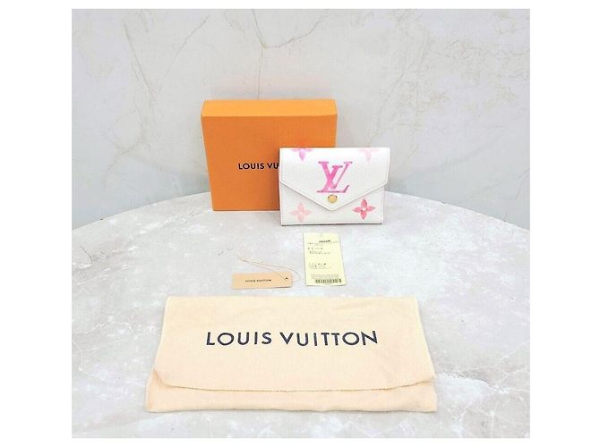 Louis Vuitton Cartera LV Giant Monogram Victorie Plata - vista 8