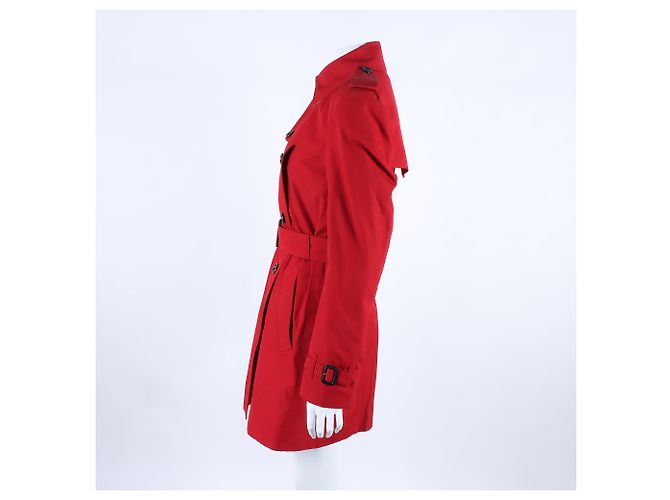 Gabardina Burberry Roja - vista 2