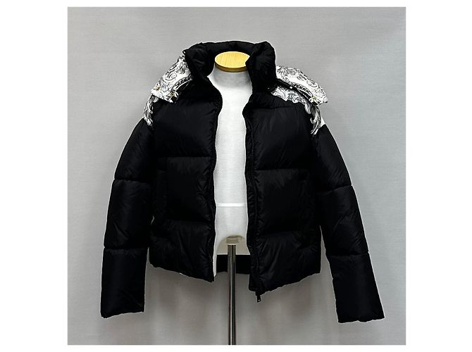 Versace Baroque Pattern Gold Button Padded Jacket (Cropped Oversized) Silvery - view 2