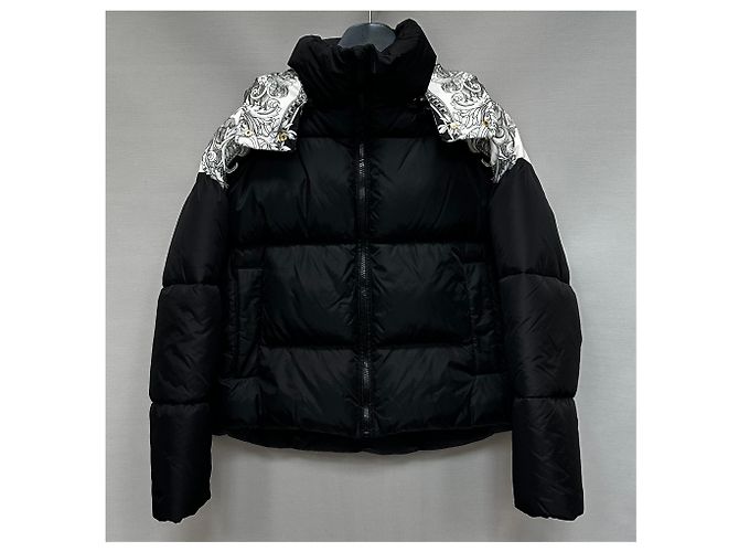 Versace Baroque Pattern Gold Button Padded Jacket (Cropped Oversized) Silvery - view 4
