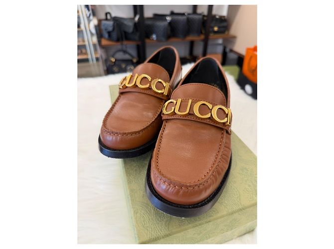 Gucci Mocassini da donna con logo metallico Marrone - vista 2