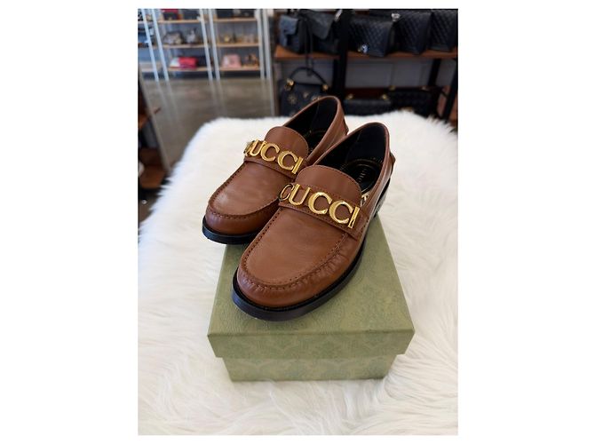 Gucci Mocassini da donna con logo metallico Marrone - vista 4