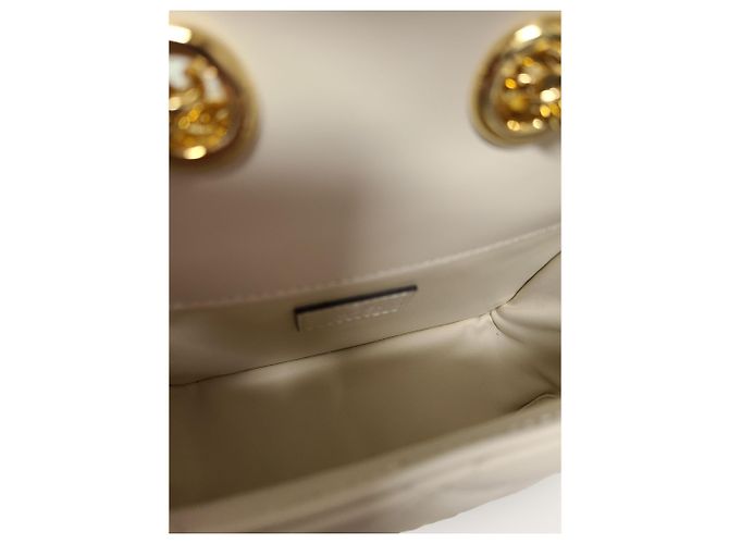 Gucci Mini bolsa de ombro em couro acolchoado branco com detalhe entrelaçado - vista 5