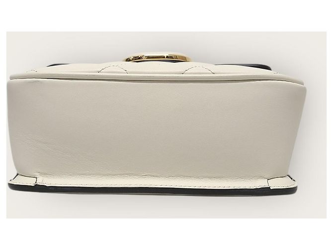Gucci Mini bolsa de ombro em couro acolchoado branco com detalhe entrelaçado - vista 7