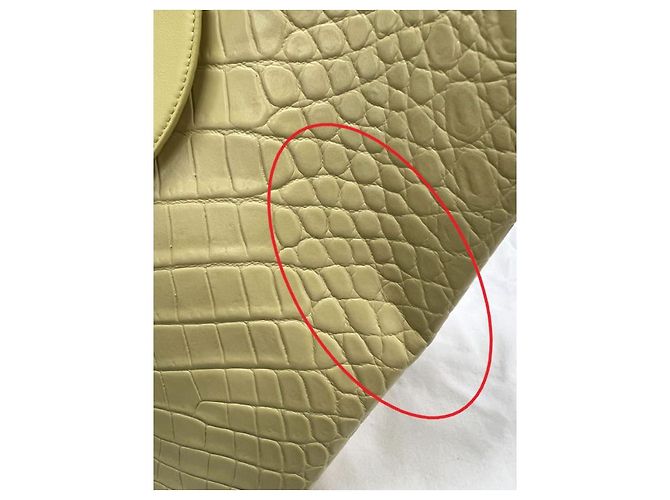 Bottega Veneta Borsa Tote Doll Medium in pelle goffrata Vanilla D'oro - vista 5