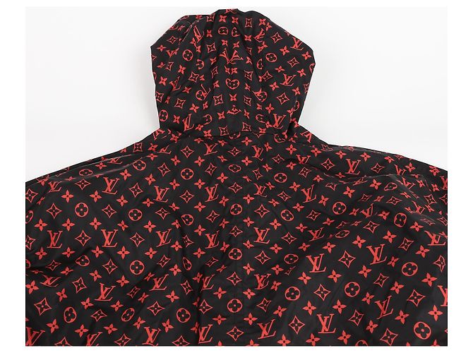 Louis Vuitton Giacca con cappuccio in nylon con monogramma rosso - vista 12