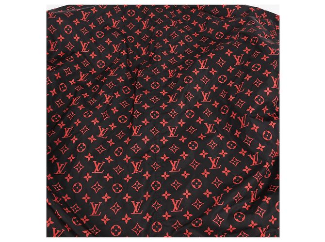 Louis Vuitton Giacca con cappuccio in nylon con monogramma rosso - vista 13