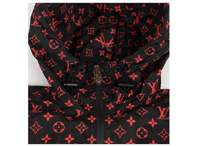 Louis Vuitton Giacca con cappuccio in nylon con monogramma rosso - vista 5