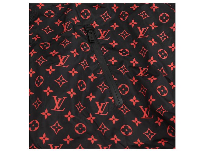 Louis Vuitton Giacca con cappuccio in nylon con monogramma rosso - vista 7