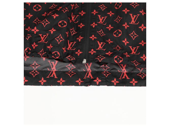 Louis Vuitton Giacca con cappuccio in nylon con monogramma rosso - vista 8